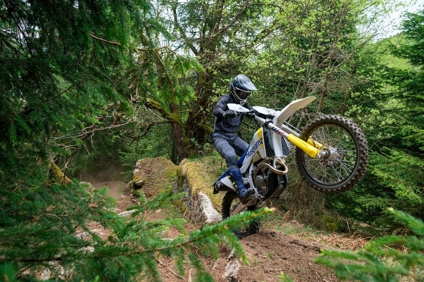 Husqvarna_Enduro_2027_01.jpg